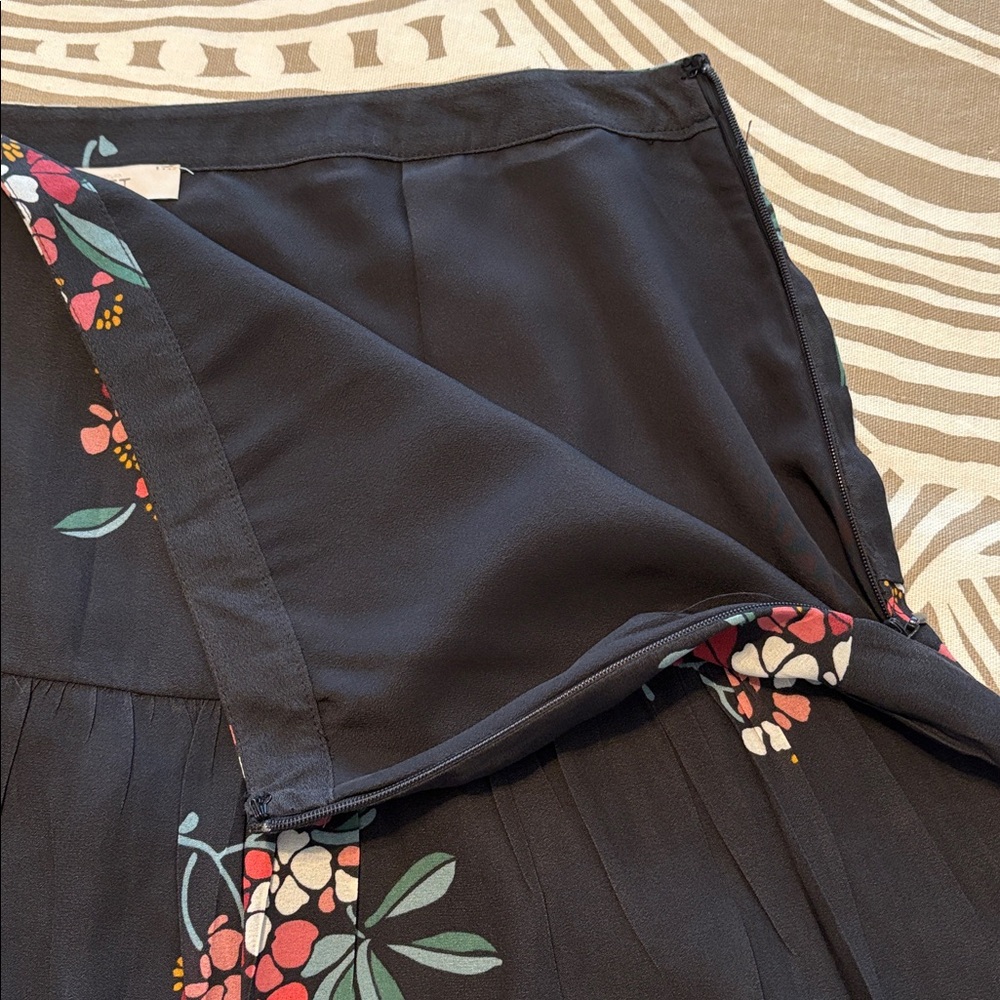 ANN TAYLOR LOFT floral mini skirt - Picture 4 of 9